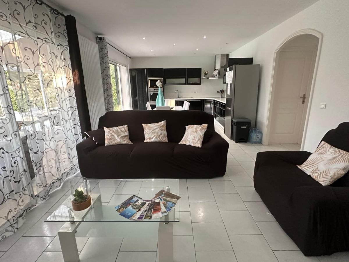 Petite maisonette adossee mais independante avec piscine Villa Peymeinade Esterno foto