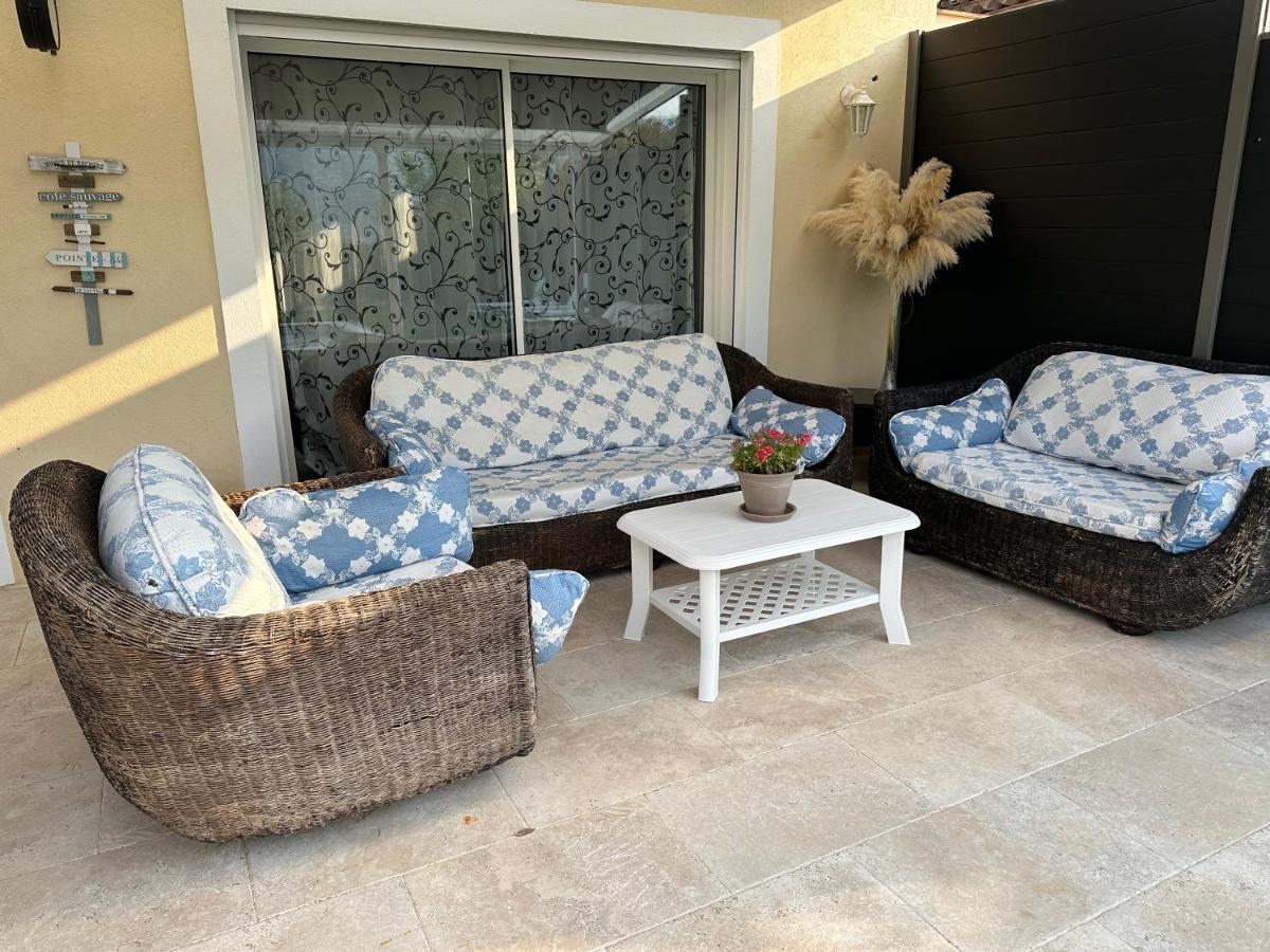 Petite maisonette adossee mais independante avec piscine Villa Peymeinade Esterno foto