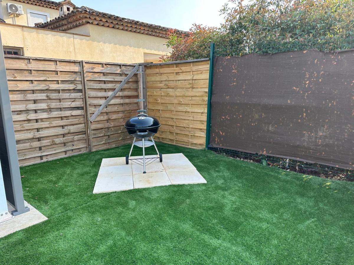Petite maisonette adossee mais independante avec piscine Villa Peymeinade Esterno foto