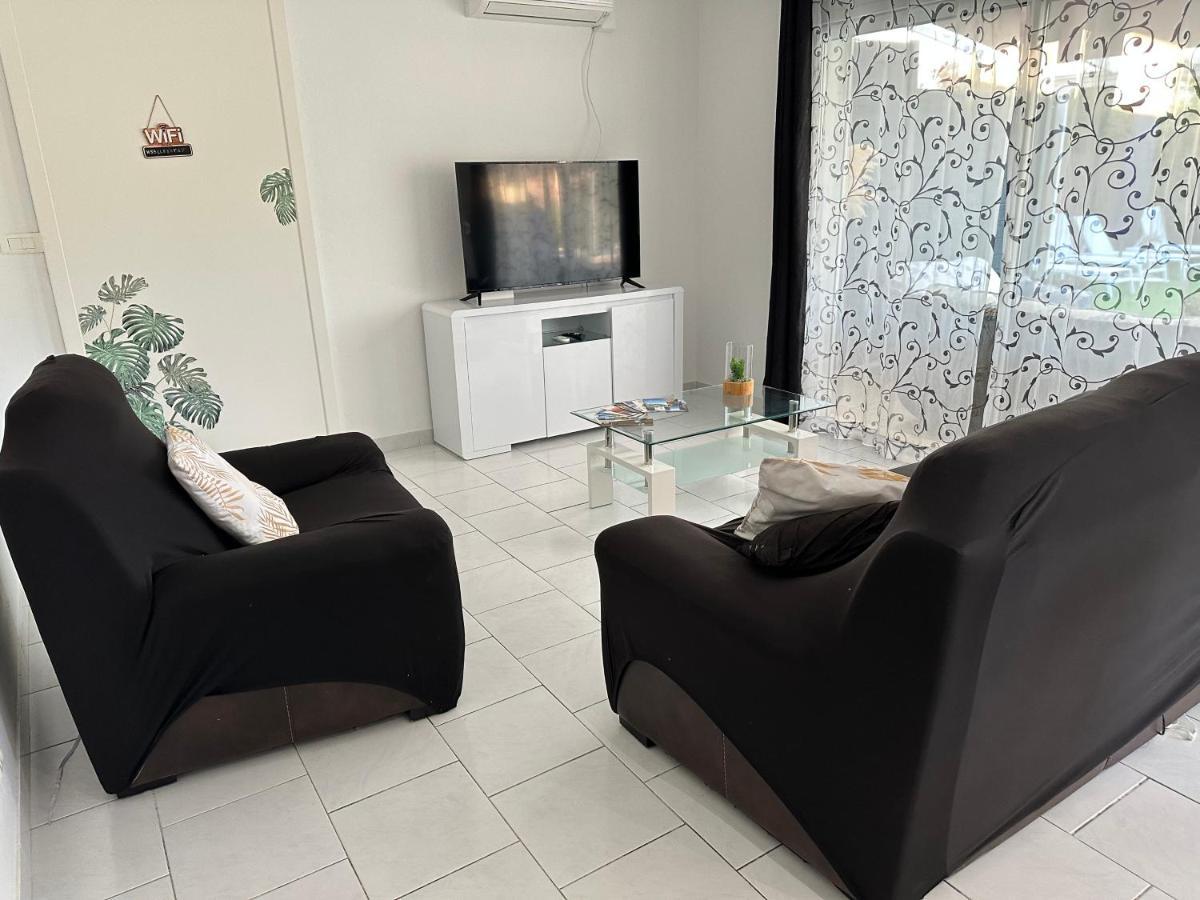 Petite maisonette adossee mais independante avec piscine Villa Peymeinade Esterno foto