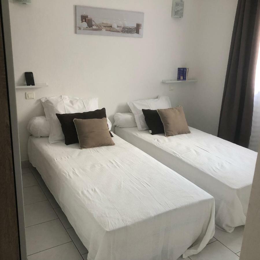 Petite maisonette adossee mais independante avec piscine Villa Peymeinade Esterno foto